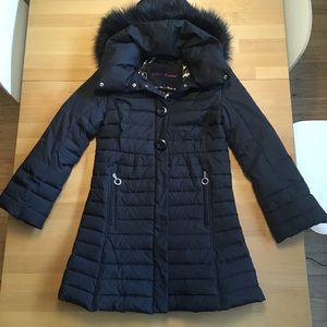 Down coat with detachable fake-fur hood